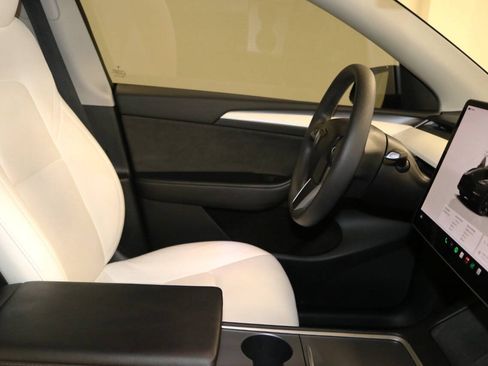 Used 2023 Tesla Model Y Long Range AWD/4WD image 75