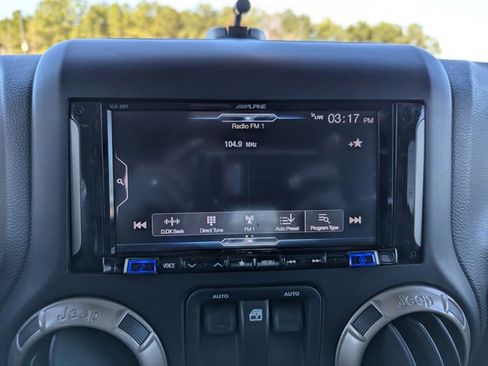 Used 2017 Jeep Wrangler 75th Anniversary image 17