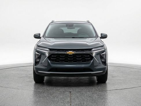 Used 2025 Chevrolet Trax LT image 1