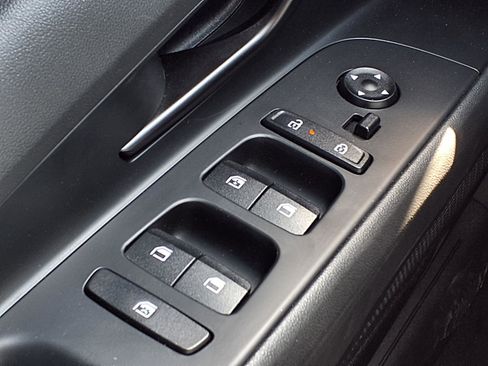 Certified 2025 Hyundai Elantra Sport image 18