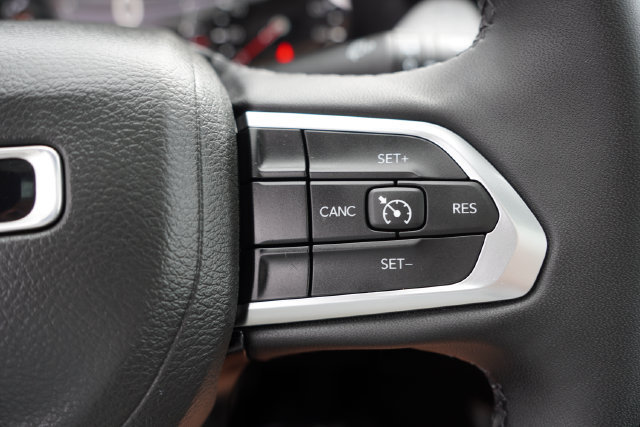 Used 2023 Jeep Compass Latitude w/ Sun and Sound Group AWD/4WD image 32
