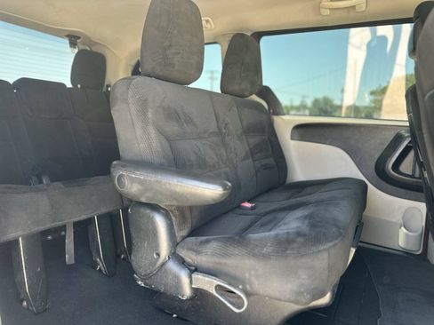Used 2016 Dodge Grand Caravan American Value Package w/ UConnect Hands-Free Group FWD image 12