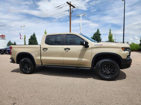 Used 2022 Chevrolet Silverado 1500 ZR2 w/ Technology Package AWD/4WD image 2