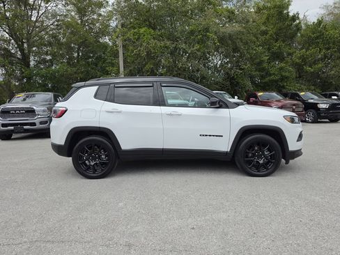 Certified 2022 Jeep Compass Latitude w/ Convenience Group AWD/4WD image 3
