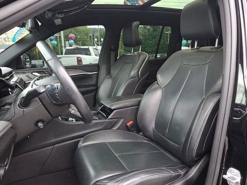 Used 2022 Jeep Grand Cherokee Overland w/ Adv Protech Group III AWD/4WD image 13
