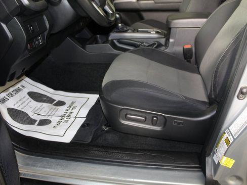 Used 2023 Toyota Tacoma TRD Off-Road image 9