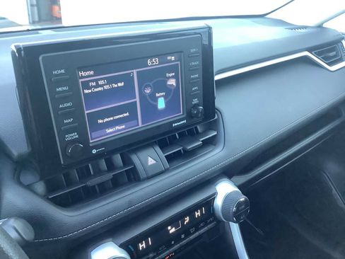 Used 2020 Toyota RAV4 LE w/ All Weather Liner Package AWD/4WD image 17
