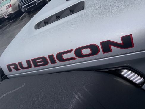 Used 2023 Jeep Gladiator Rubicon w/ Cold Weather Group image 18