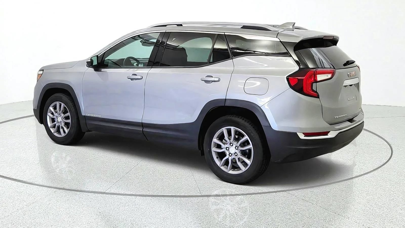 Used 2024 GMC Terrain SLT AWD/4WD image 6