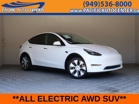 Used 2024 Tesla Model Y Long Range AWD/4WD image 1