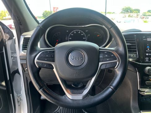 Used 2022 Jeep Grand Cherokee Laredo X RWD image 23