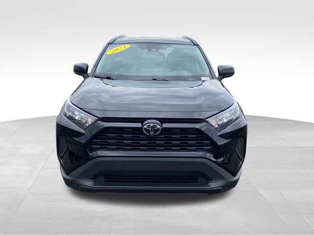 Used 2021 Toyota RAV4 LE FWD image 2