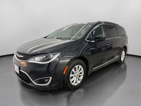 Used 2017 Chrysler Pacifica Touring-L image 4