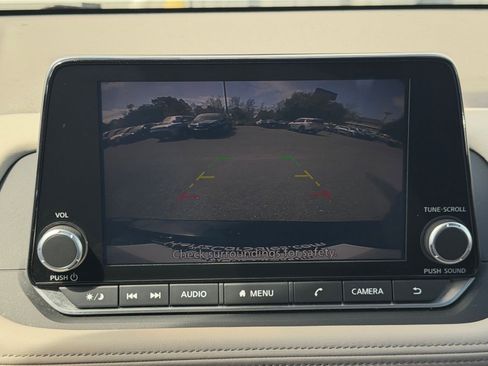 Used 2025 Nissan Rogue SV FWD image 25