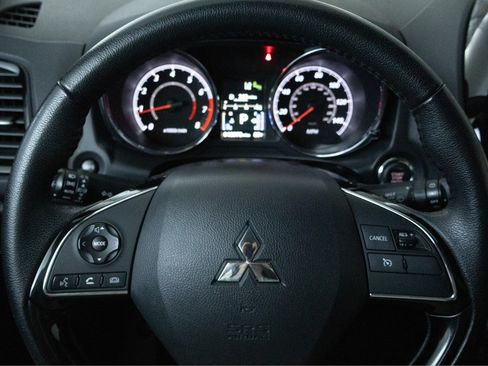 Used 2024 Mitsubishi Outlander Sport SE AWD/4WD image 17