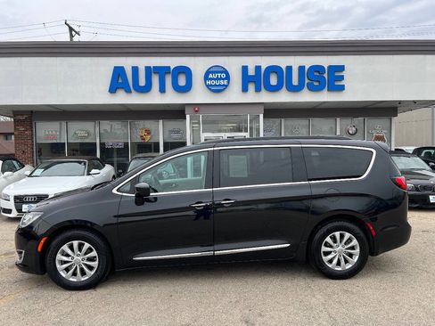 Used 2017 Chrysler Pacifica Touring-L image 8