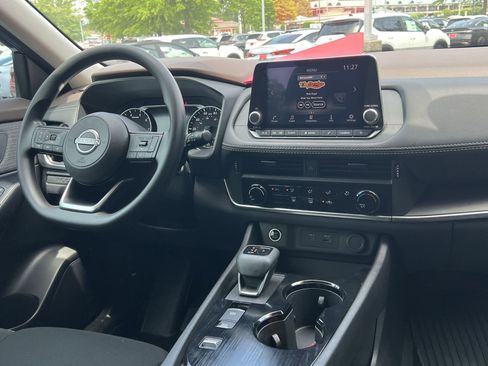Used 2023 Nissan Rogue S FWD image 3