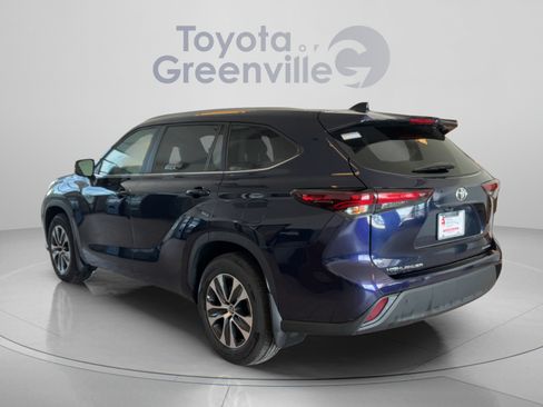 Certified 2025 Toyota Highlander XLE AWD/4WD image 4