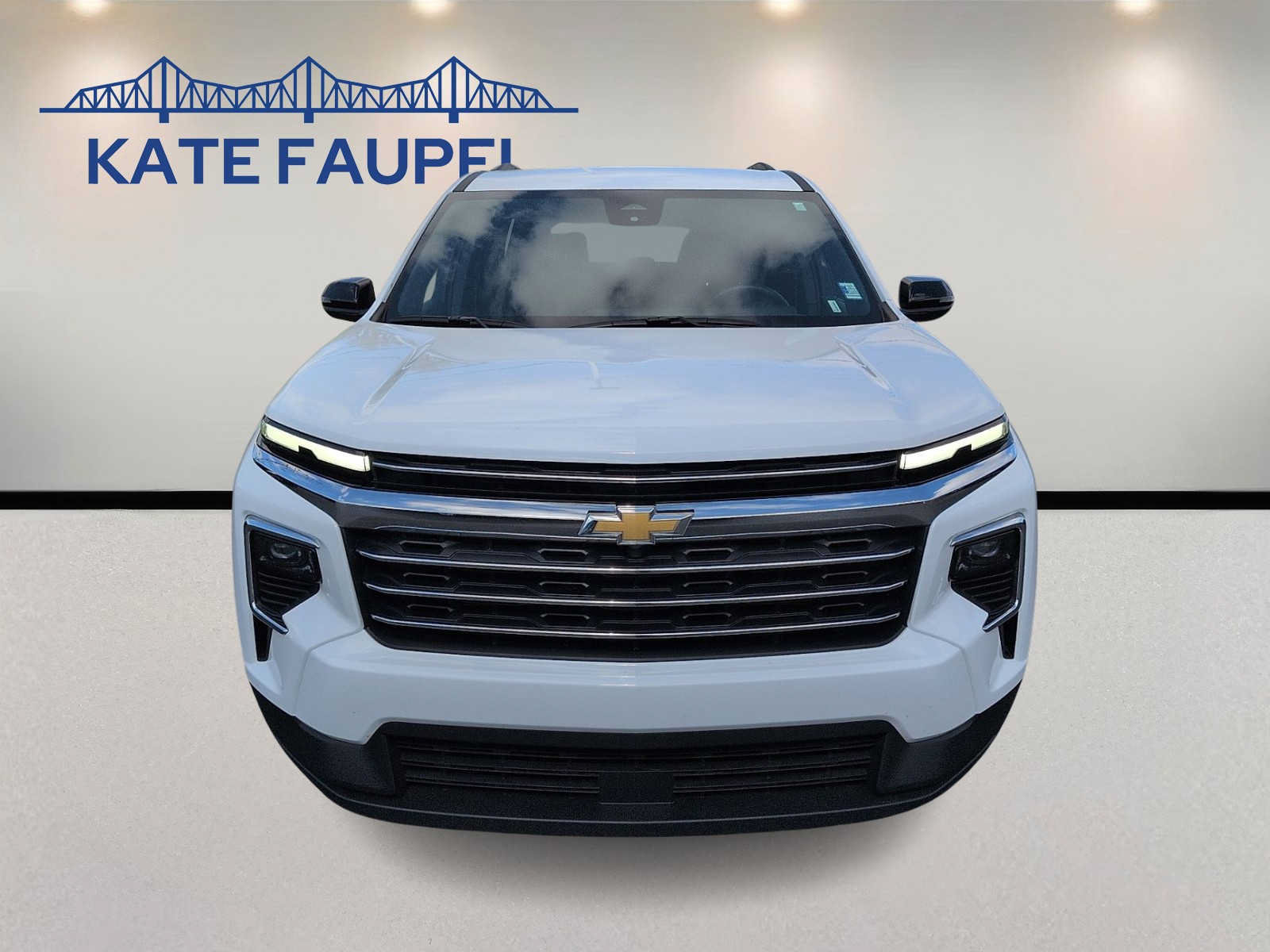 Used 2026 Chevrolet Traverse LT FWD image 2