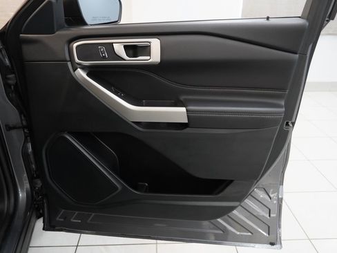Used 2023 Ford Explorer XLT AWD/4WD image 33
