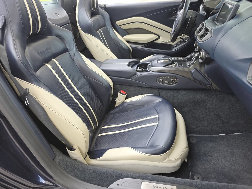 Used 2021 Aston Martin V8 Vantage Roadster RWD image 24