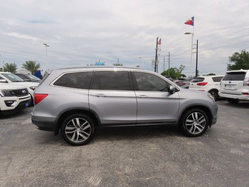 Used 2017 Honda Pilot Touring image 10