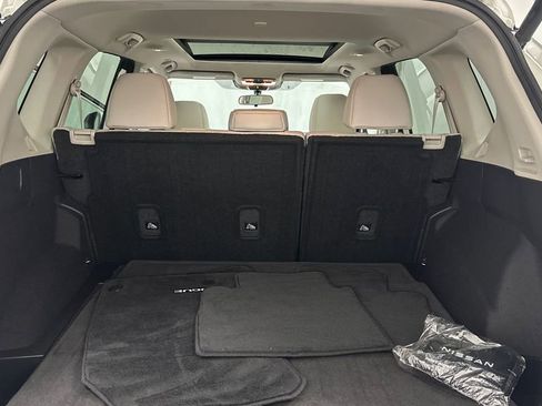 Used 2023 Nissan Rogue SV w/ SV Premium B Package image 12