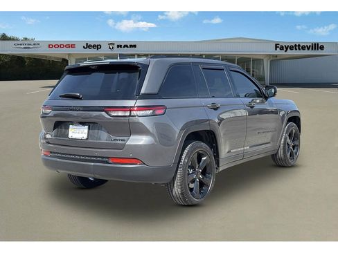 Used 2025 Jeep Grand Cherokee Limited w/ Luxury Tech Group II image 3