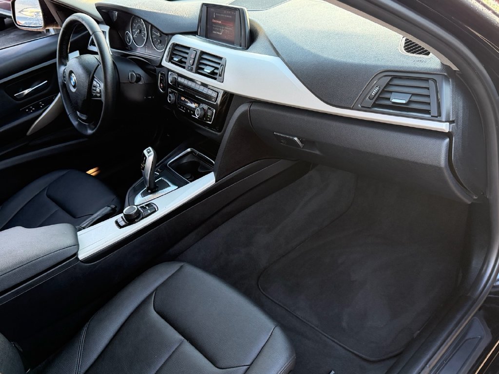 Used 2018 BMW 320i Sedan RWD image 16