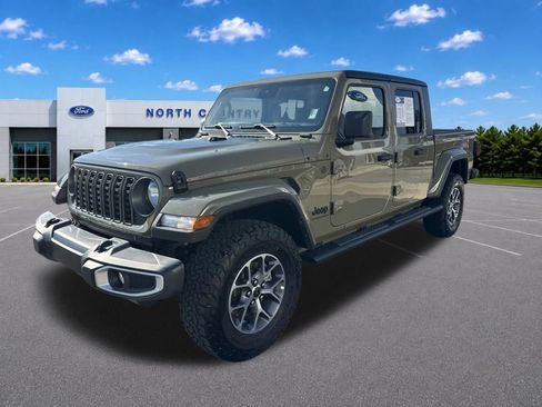Used 2025 Jeep Gladiator Sport AWD/4WD image 5