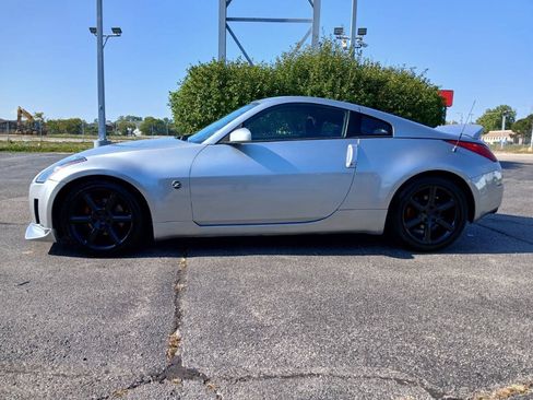 Used 2005 Nissan 350Z Coupe RWD image 4