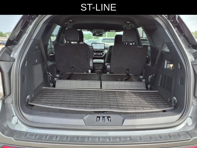 Used 2026 Ford Explorer ST-Line w/ ST-Line Street Pack RWD image 7