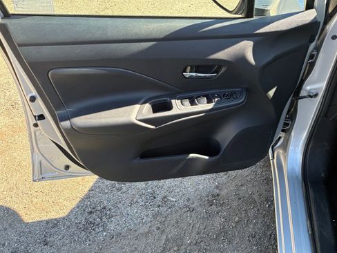 Used 2025 Nissan Versa SV image 18