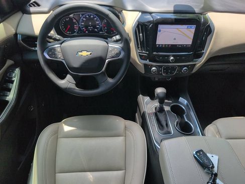 Used 2023 Chevrolet Traverse Premier FWD image 32