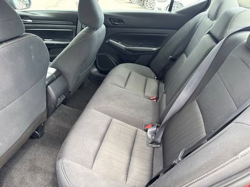 Used 2024 Nissan Altima 2.5 SV FWD image 16