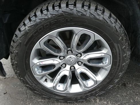 Used 2022 RAM 1500 Laramie AWD/4WD image 11