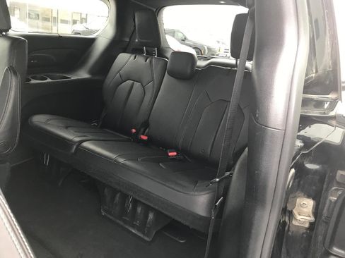 Used 2018 Chrysler Pacifica Touring-L w/ Premium Audio Group image 26