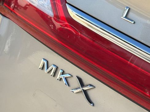 Used 2017 Lincoln MKX Reserve w/ Lincoln MKX Climate Package image 9