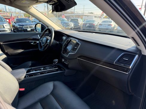 Used 2019 Volvo XC90 T6 Momentum w/ Protection Package Premier image 24