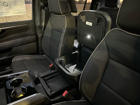 New 2026 Chevrolet Suburban Premier AWD/4WD image 21