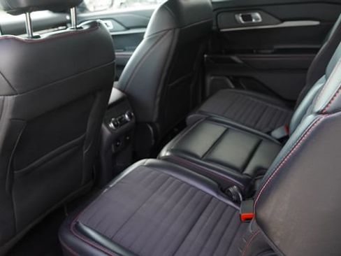 Used 2025 Ford Explorer ST-Line w/ ST-Line Street Pack AWD/4WD image 13