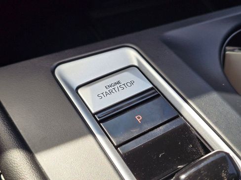 Used 2024 Volkswagen Atlas SE AWD/4WD image 33