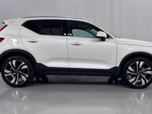 Used 2024 Volvo XC40 B5 Plus w/ Protection Package Premier AWD/4WD image 5