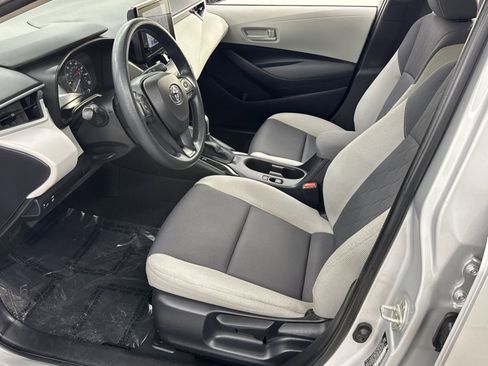 Used 2023 Toyota Corolla LE image 2