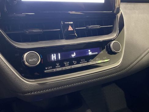 Used 2025 Toyota Corolla SE image 18
