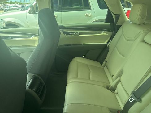 Used 2018 Cadillac XT5 Luxury w/ Driver Awareness Package image 11