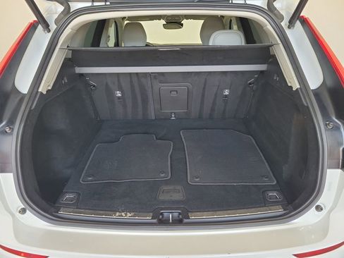 Used 2023 Volvo XC60 B5 Plus image 10