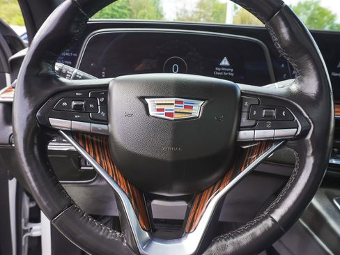 Used 2023 Cadillac Escalade Premium Luxury AWD/4WD image 19