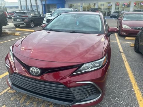 Used 2021 Toyota Camry LE image 6