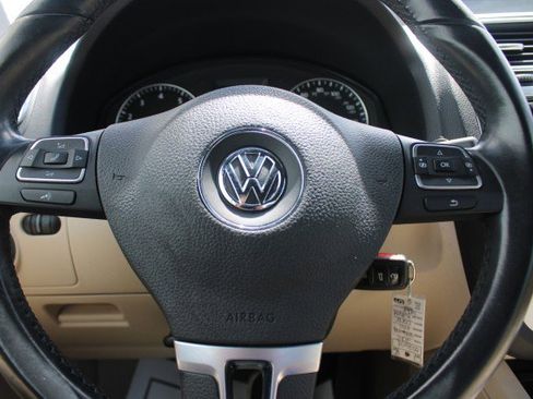 Used 2015 Volkswagen Eos Komfort image 10